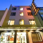 Fabhotel Baba Residency Near New Delhi Railway Station